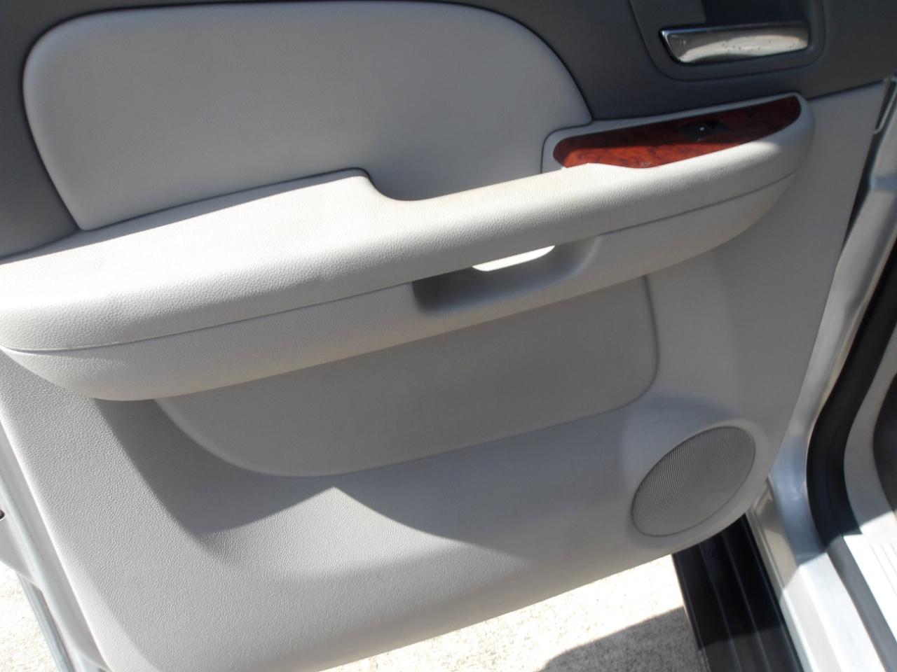 Chevrolet Suburban 2WD 4dr LT 2014