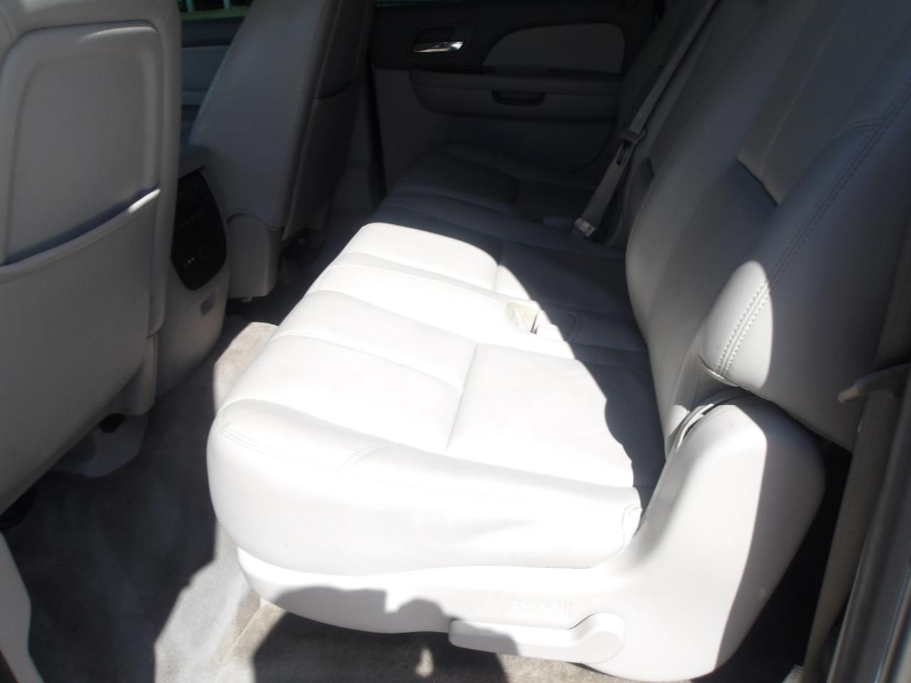 Chevrolet Suburban 2WD 4dr LT 2014