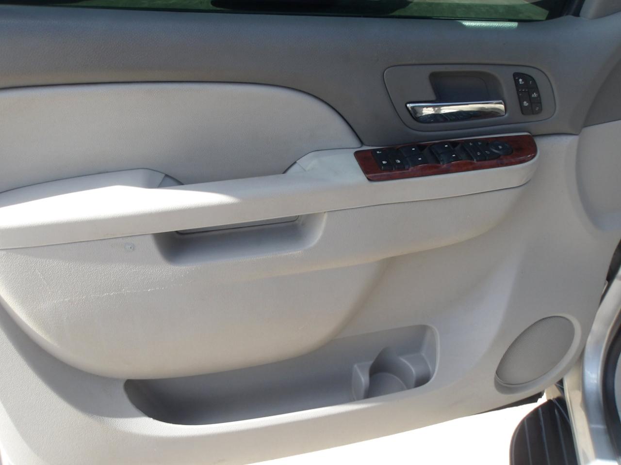 Chevrolet Suburban 2WD 4dr LT 2014