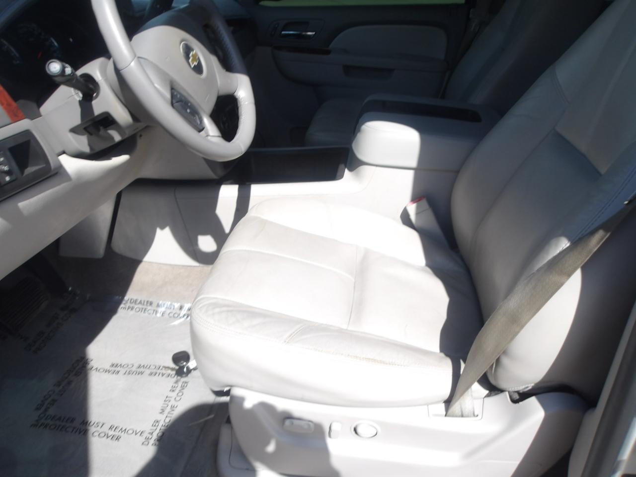 Chevrolet Suburban 2WD 4dr LT 2014