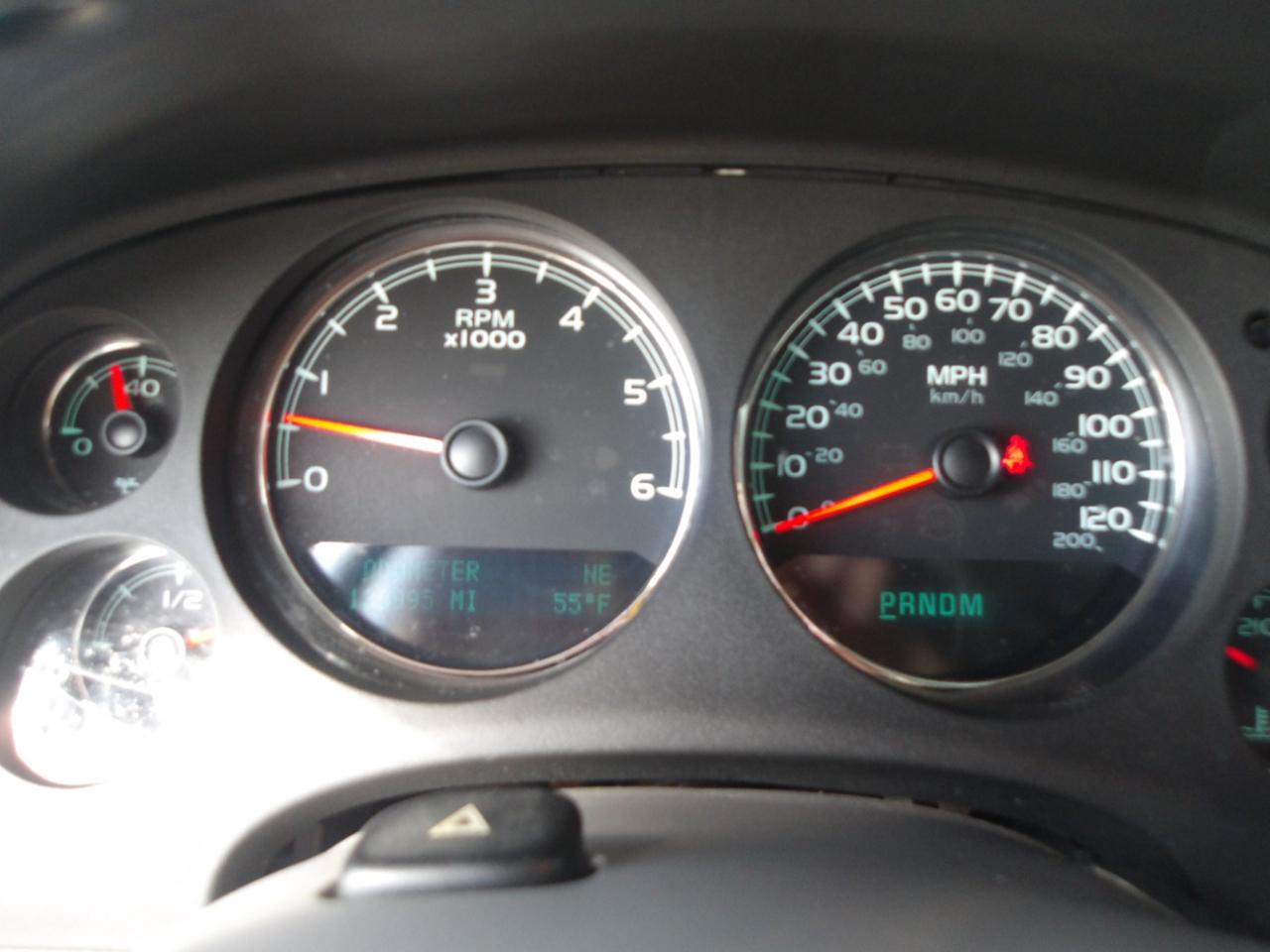 Chevrolet Suburban 2WD 4dr LT 2014