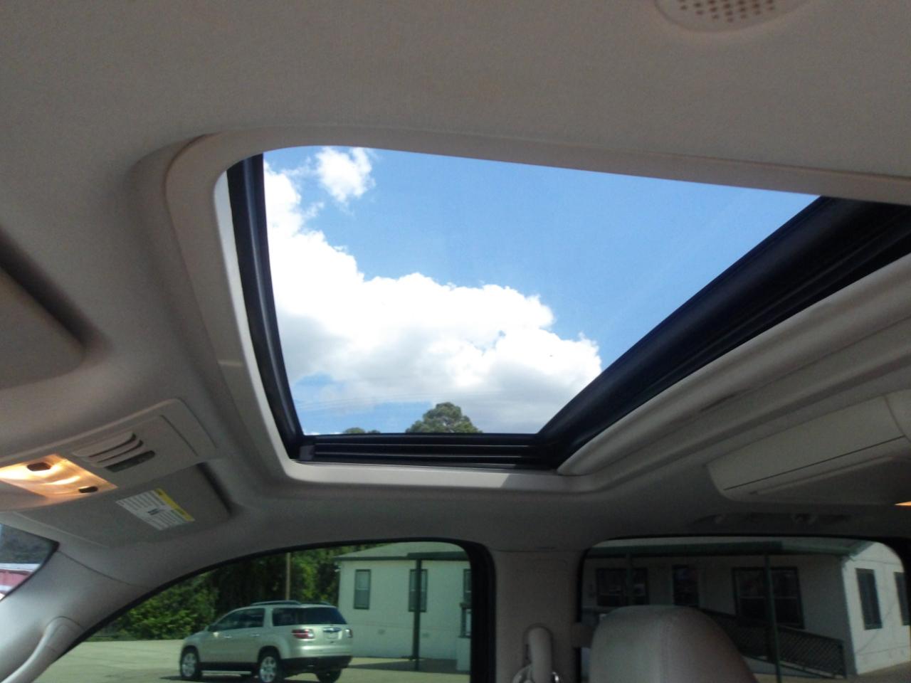 Chevrolet Suburban 2WD 4dr LT 2014