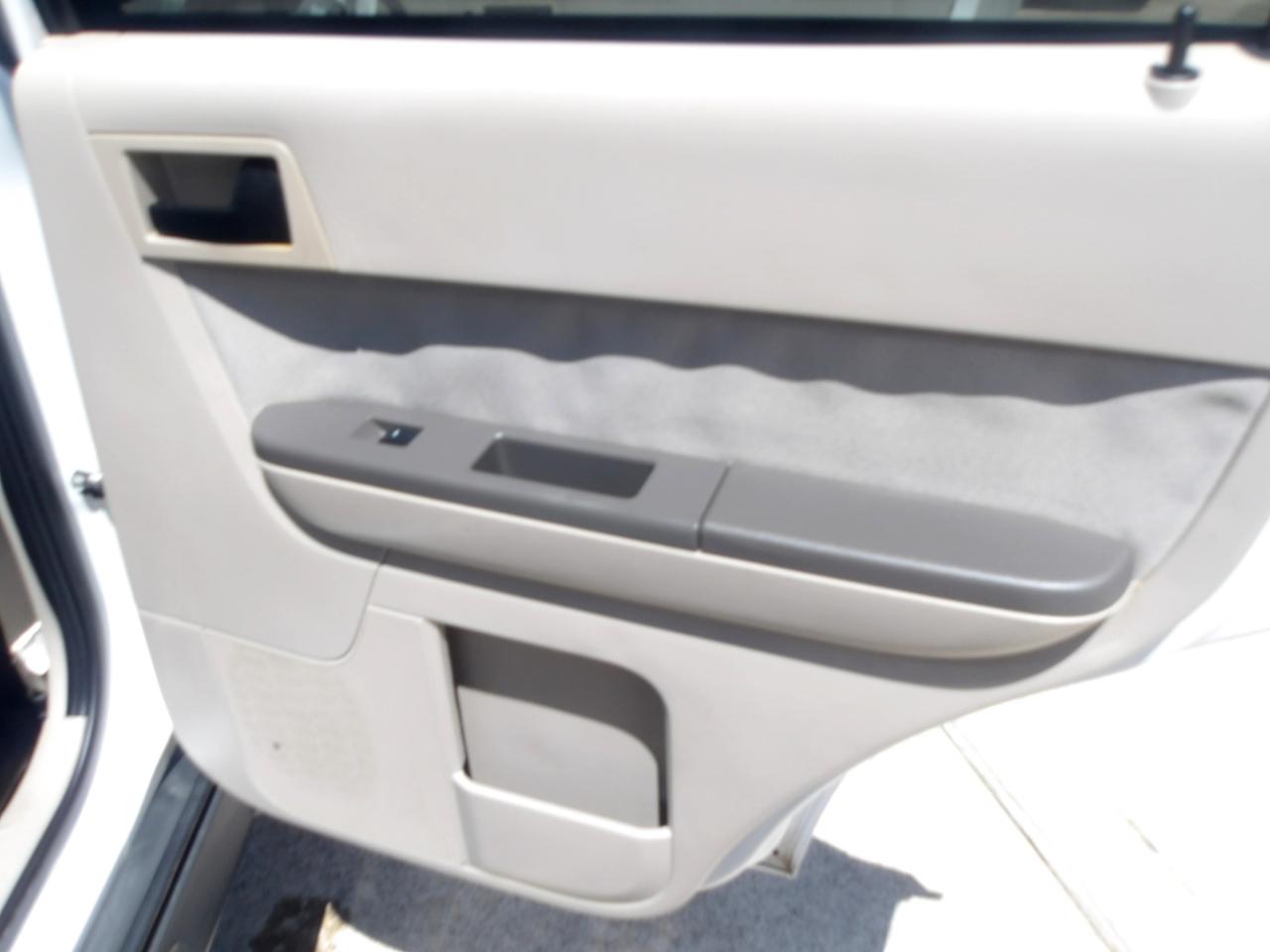 Ford Escape FWD 4dr XLT 2010