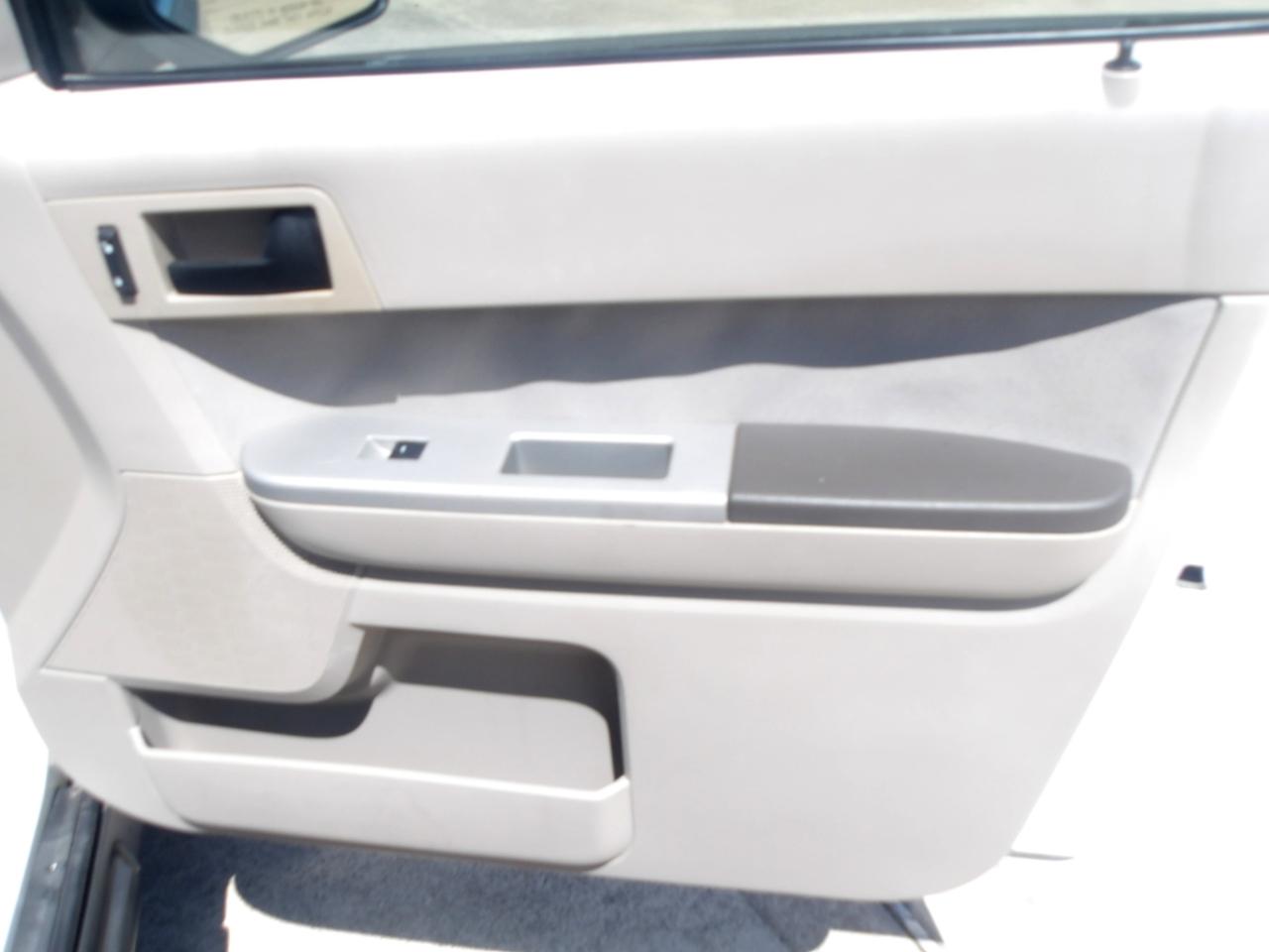 Ford Escape FWD 4dr XLT 2010