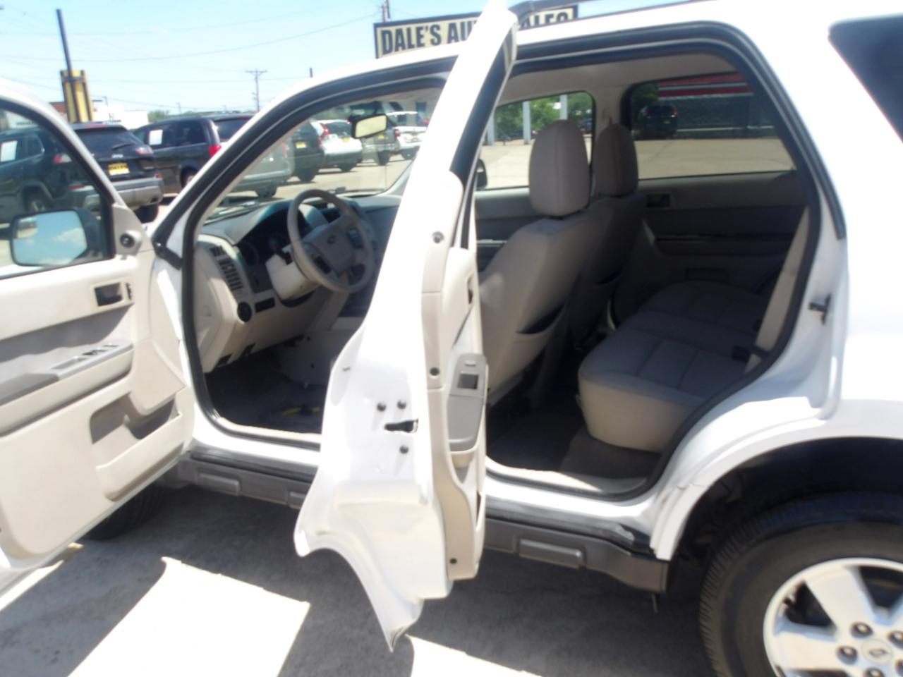 Ford Escape FWD 4dr XLT 2010