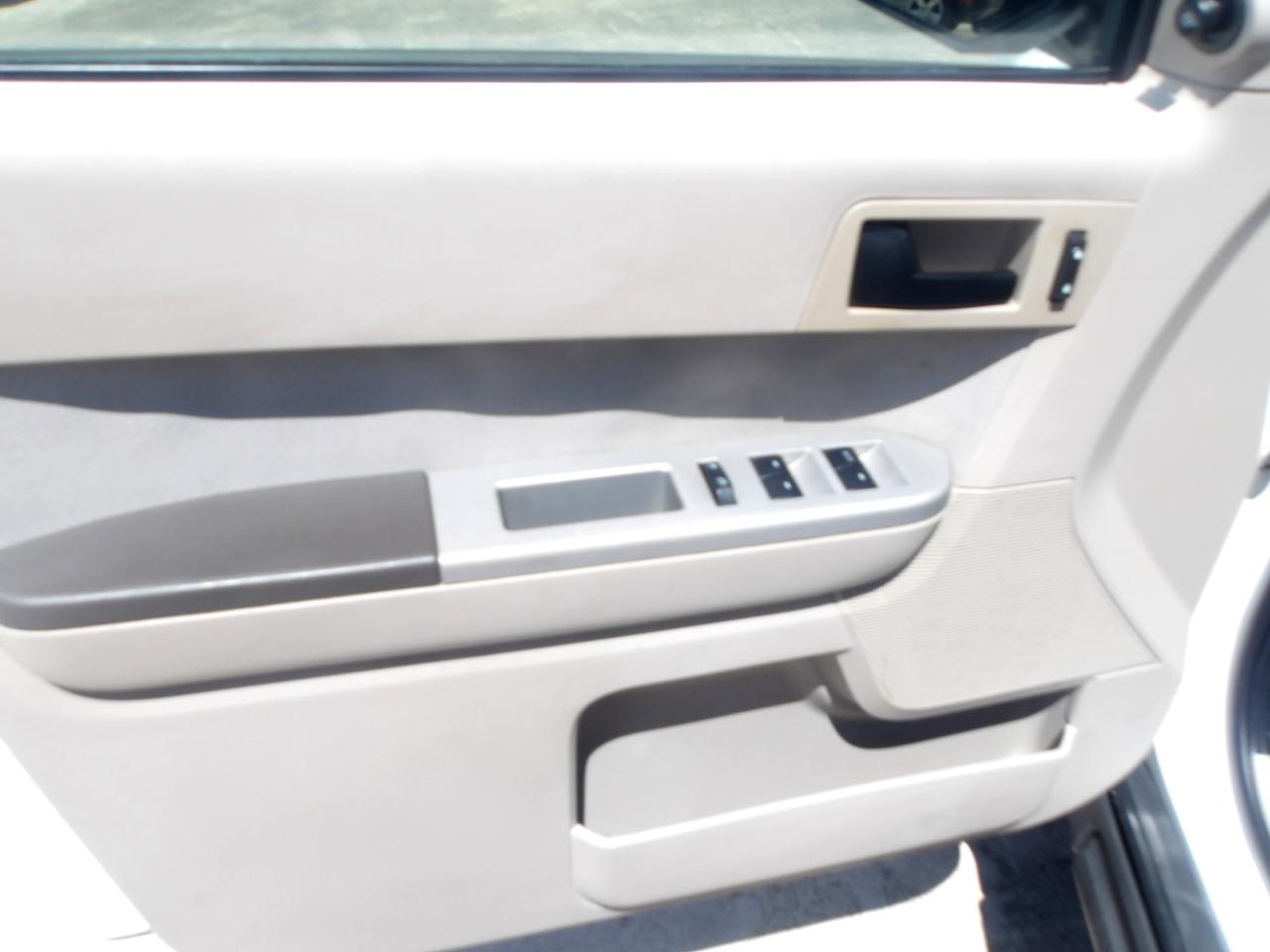 Ford Escape FWD 4dr XLT 2010