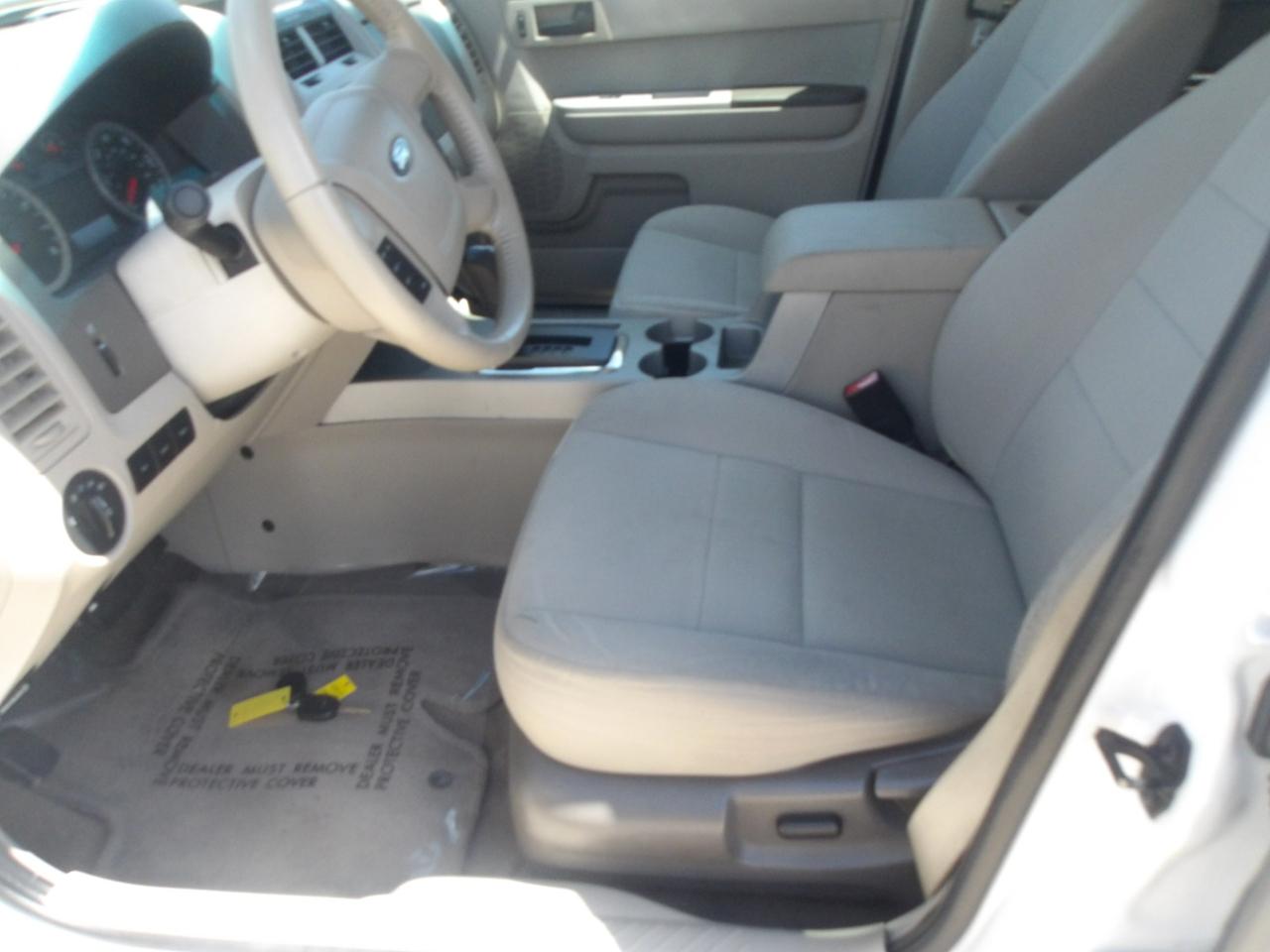 Ford Escape FWD 4dr XLT 2010