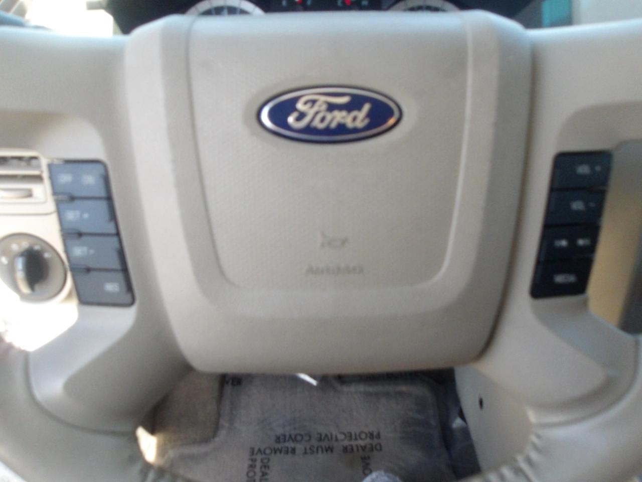 Ford Escape FWD 4dr XLT 2010