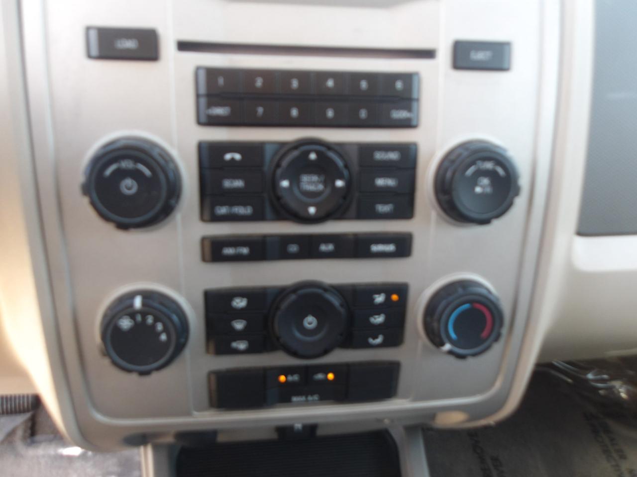 Ford Escape FWD 4dr XLT 2010