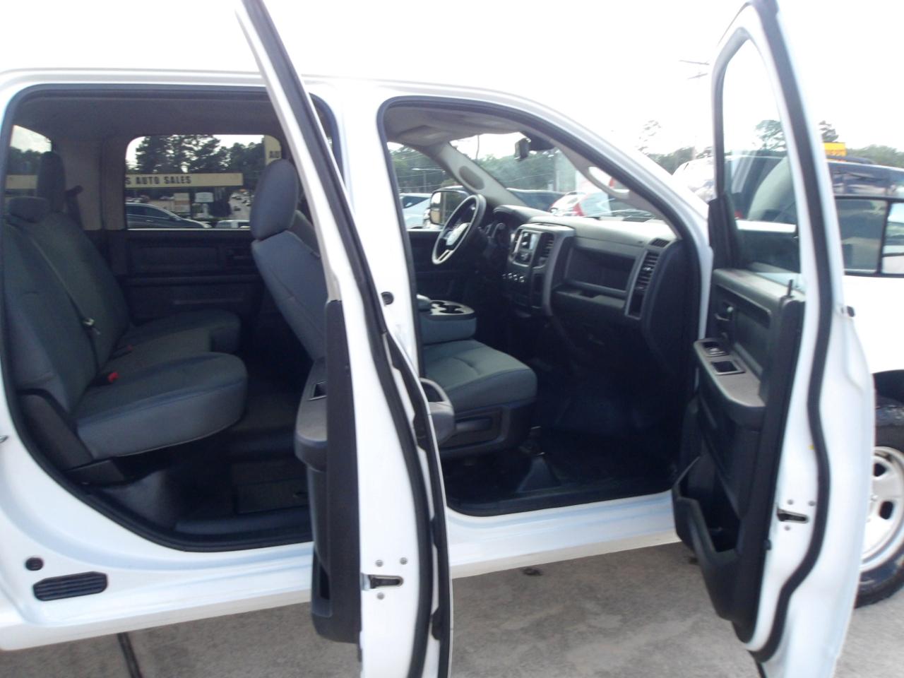 RAM 1500 4WD Crew Cab 140.5" Tradesman 2016