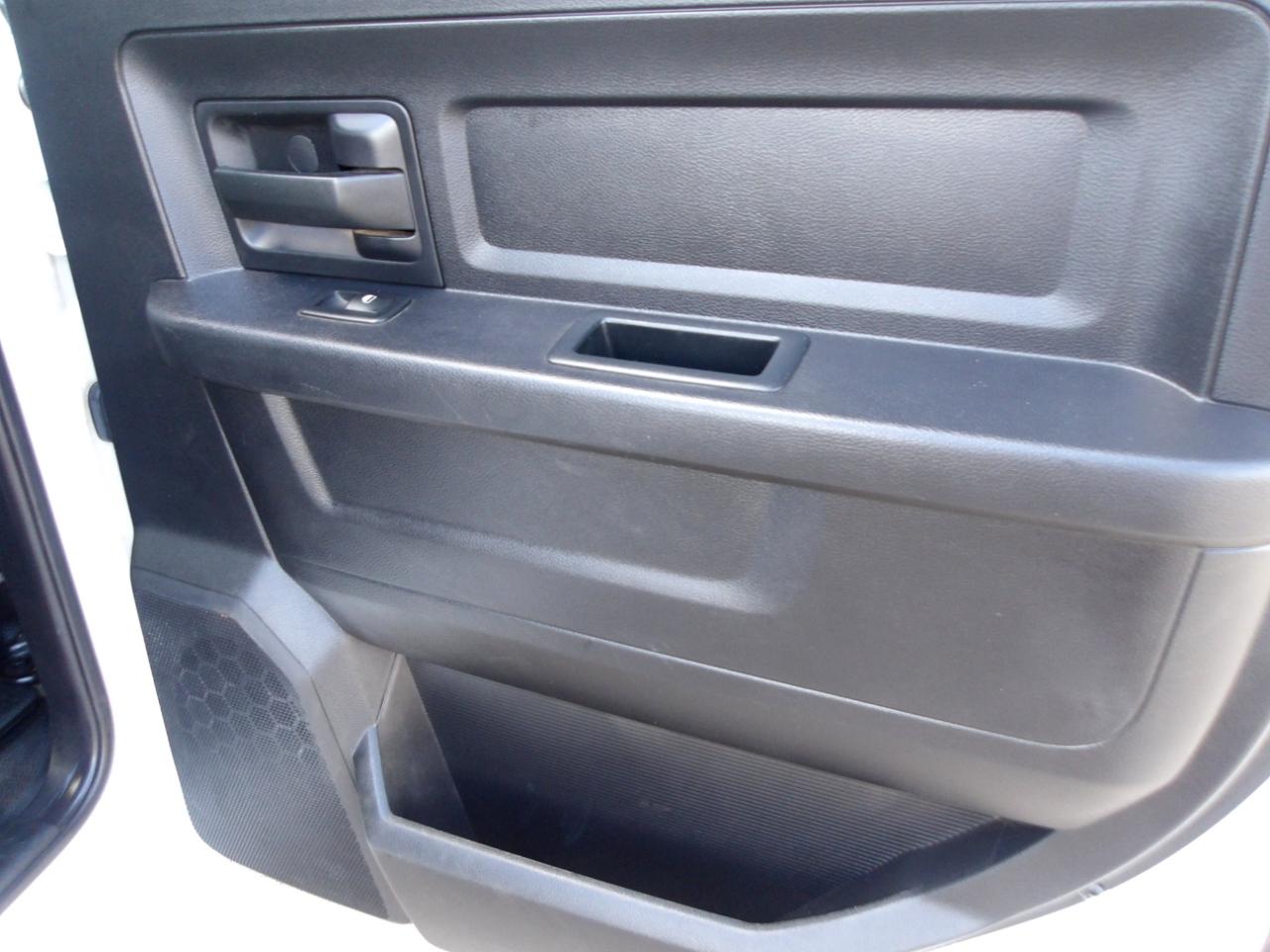 RAM 1500 4WD Crew Cab 140.5" Tradesman 2016