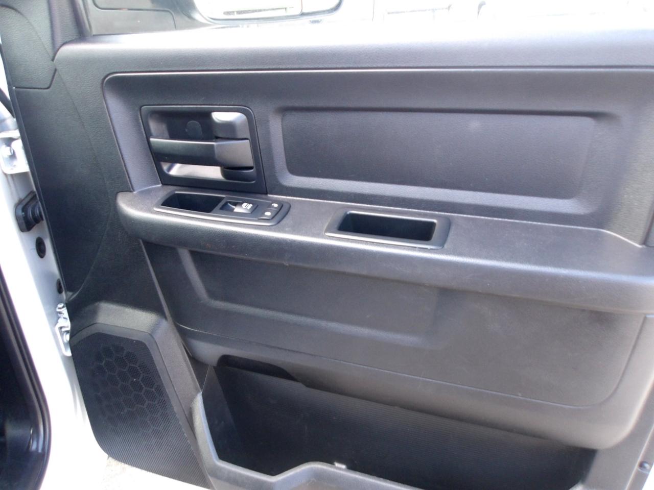 RAM 1500 4WD Crew Cab 140.5" Tradesman 2016