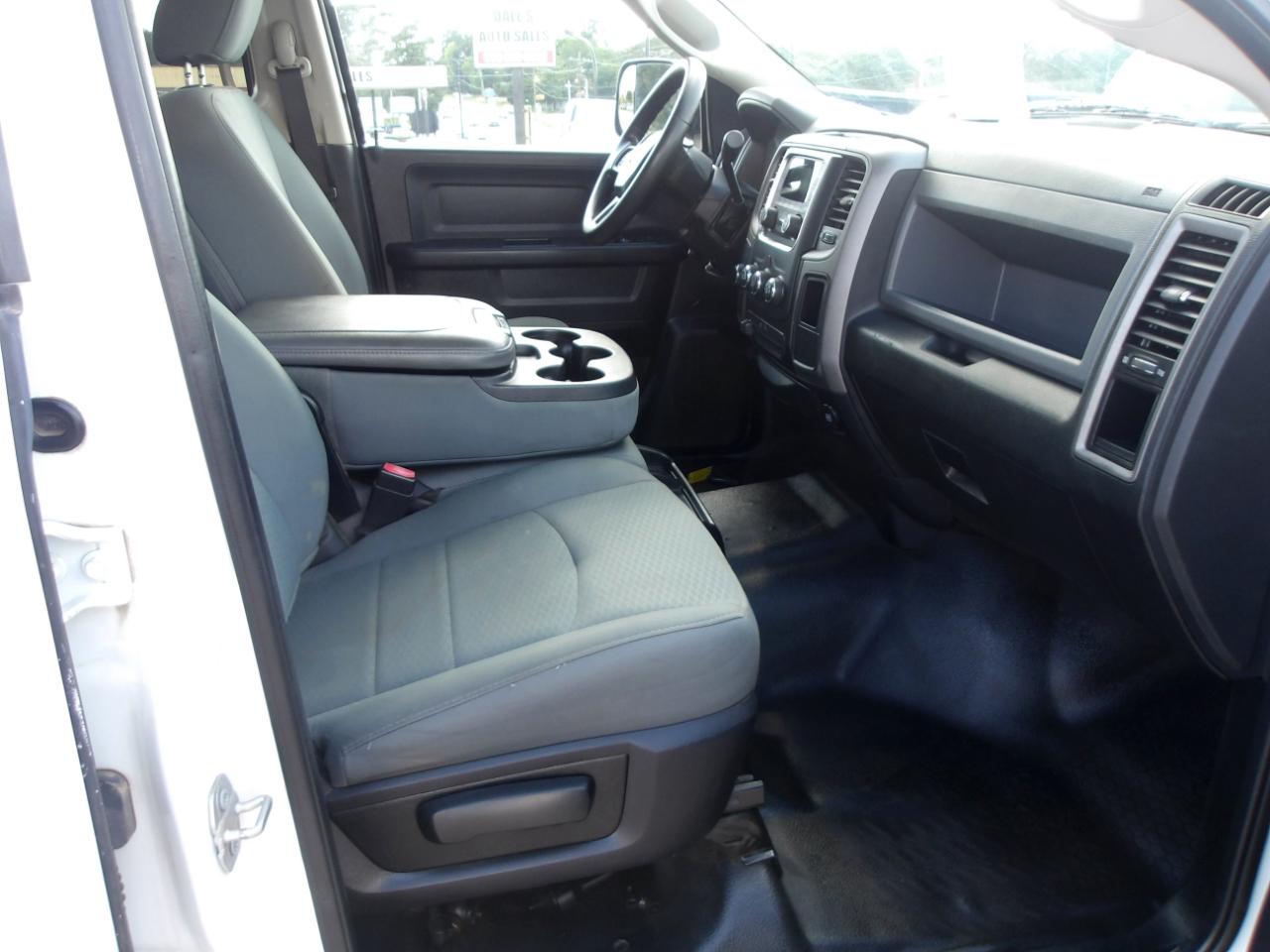 RAM 1500 4WD Crew Cab 140.5" Tradesman 2016