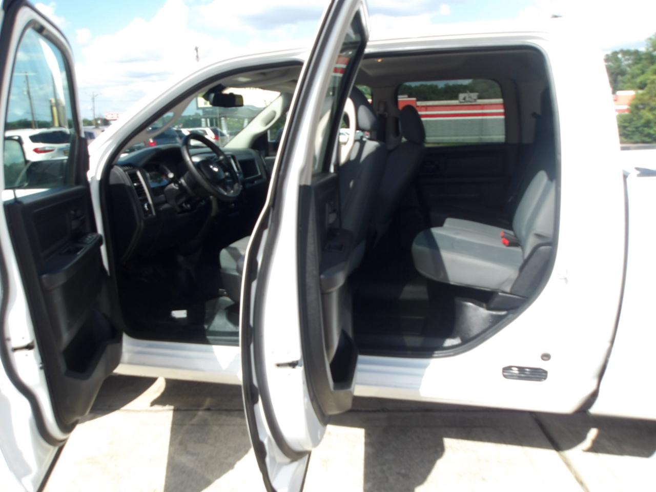 RAM 1500 4WD Crew Cab 140.5" Tradesman 2016