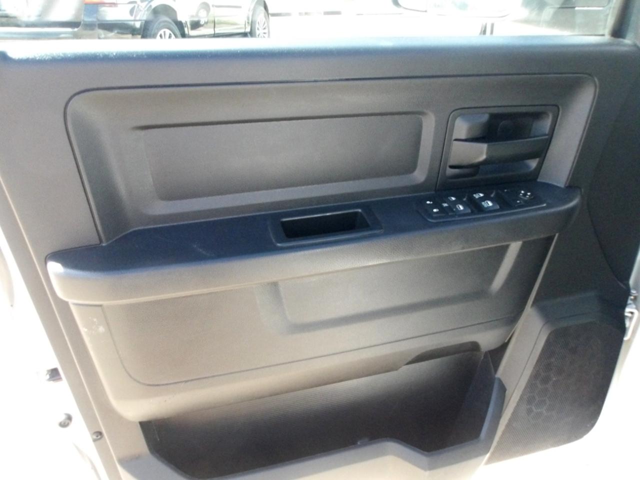 RAM 1500 4WD Crew Cab 140.5" Tradesman 2016