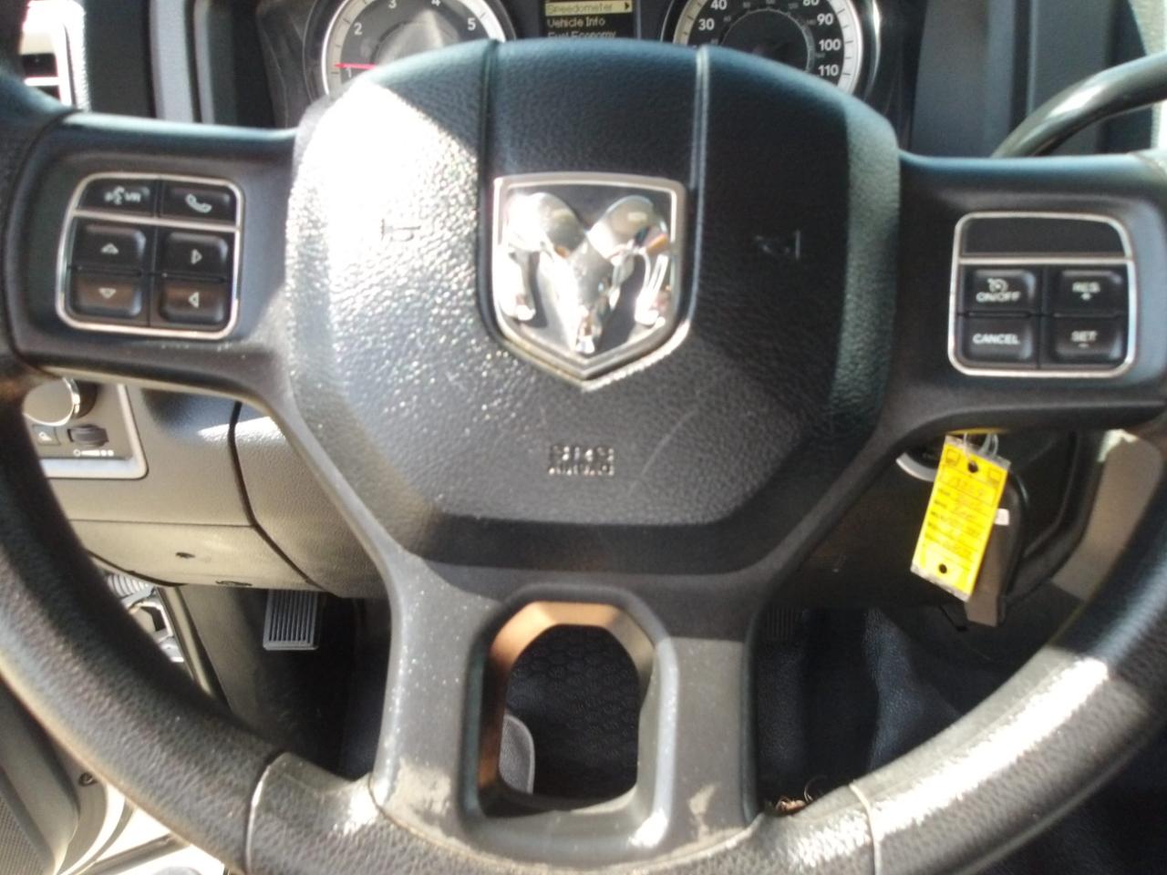 RAM 1500 4WD Crew Cab 140.5" Tradesman 2016