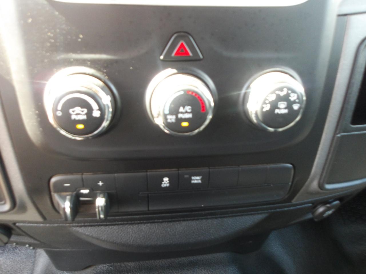 RAM 1500 4WD Crew Cab 140.5" Tradesman 2016