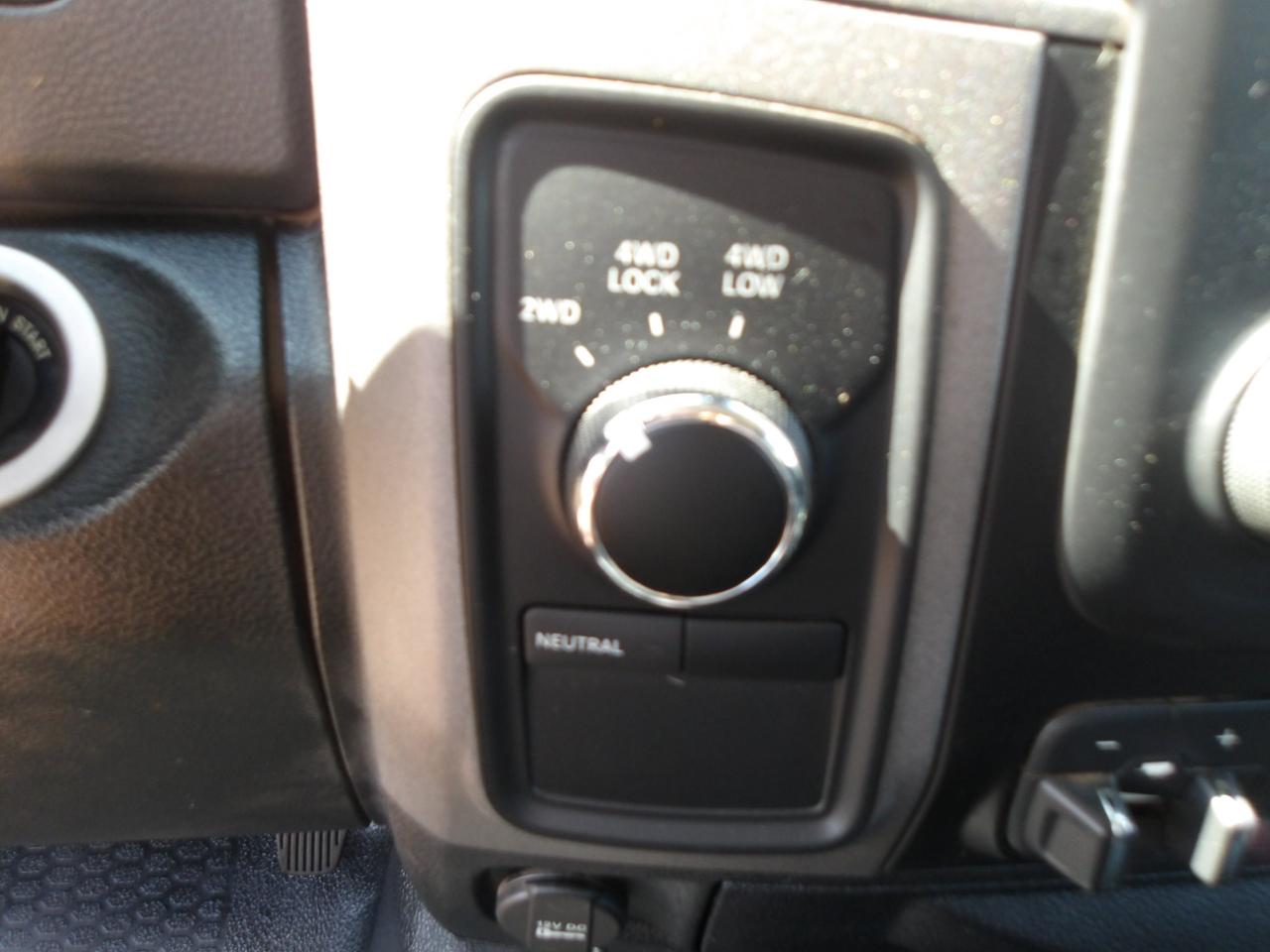 RAM 1500 4WD Crew Cab 140.5" Tradesman 2016
