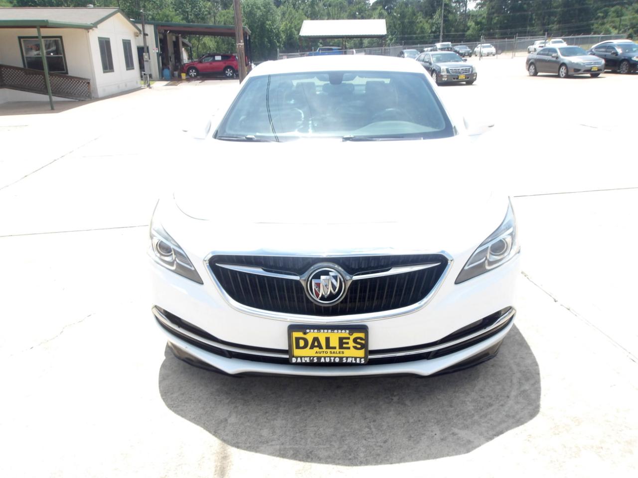 Buick LaCrosse 4dr Sdn Essence FWD 2017