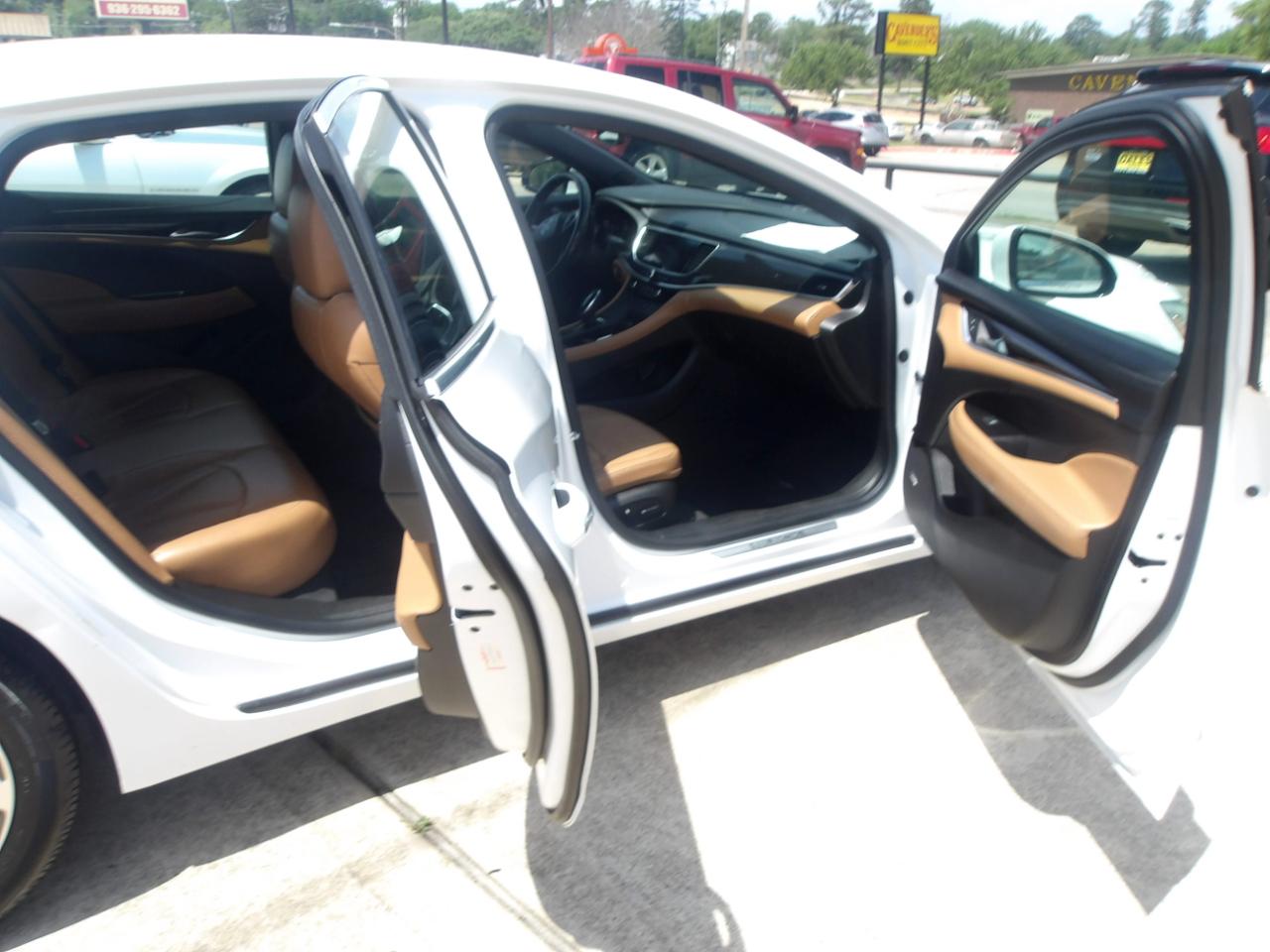 Buick LaCrosse 4dr Sdn Essence FWD 2017