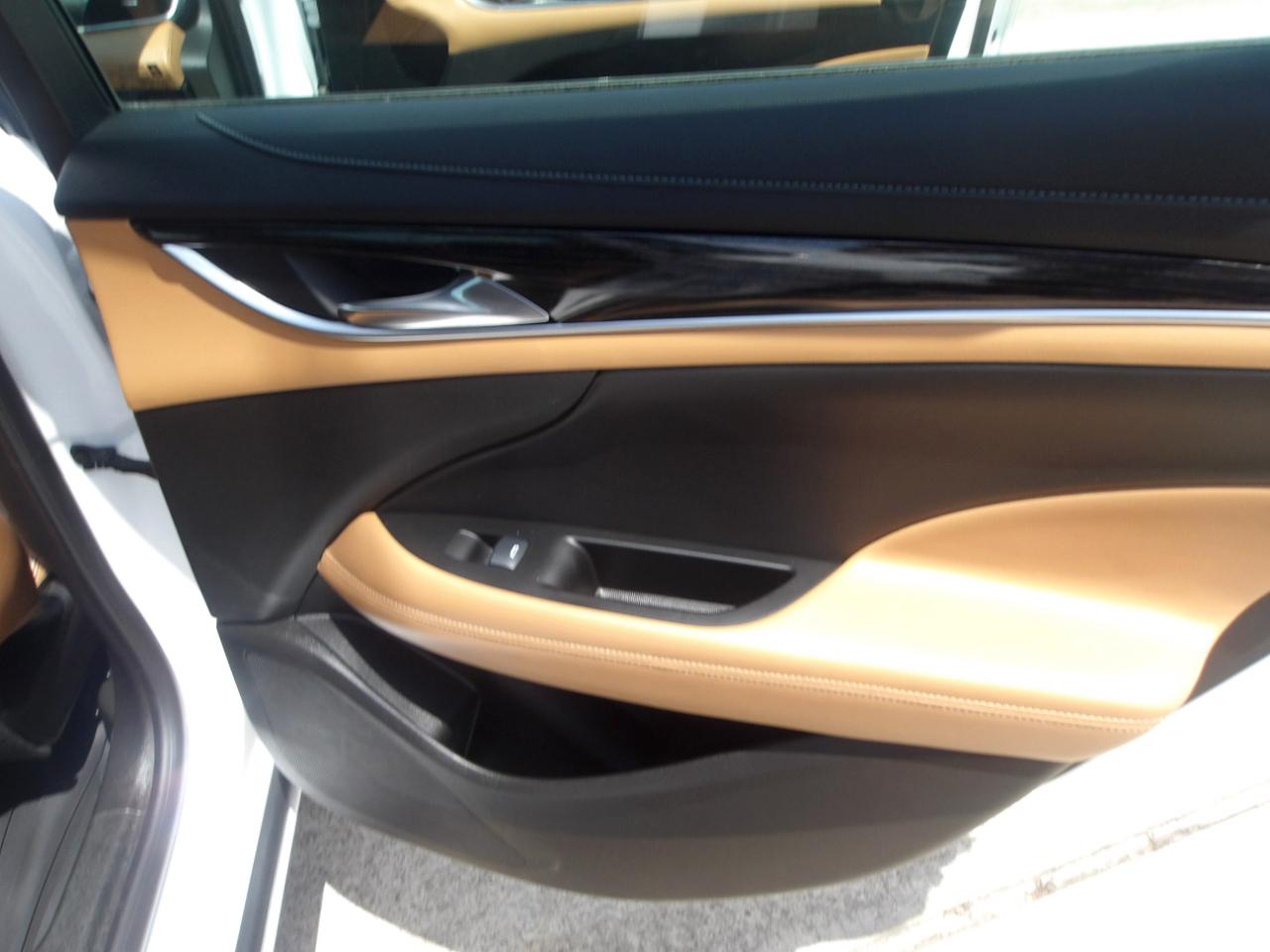 Buick LaCrosse 4dr Sdn Essence FWD 2017