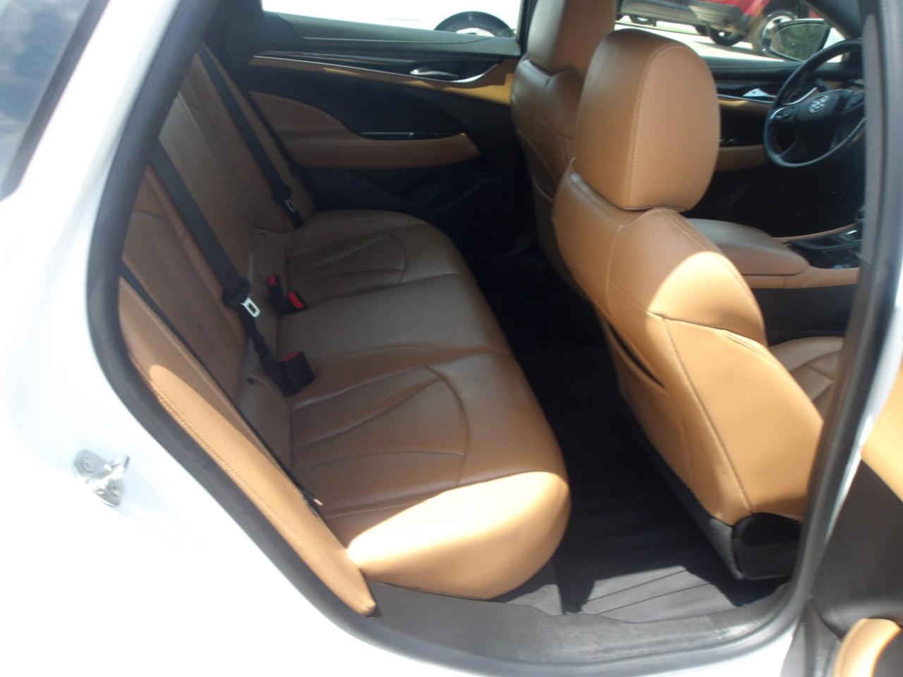 Buick LaCrosse 4dr Sdn Essence FWD 2017