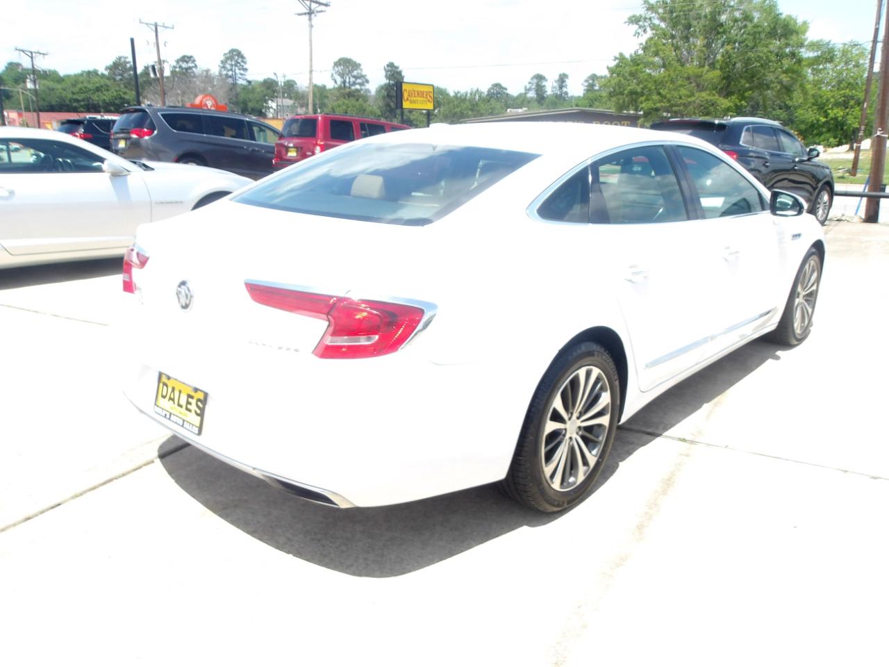 Buick LaCrosse 4dr Sdn Essence FWD 2017