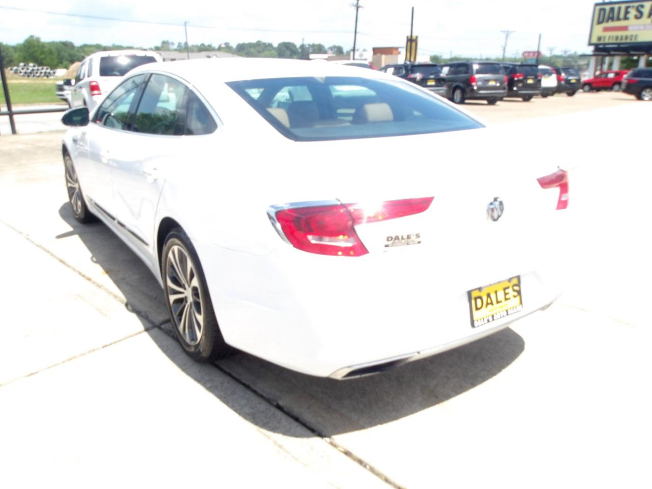 Buick LaCrosse 4dr Sdn Essence FWD 2017