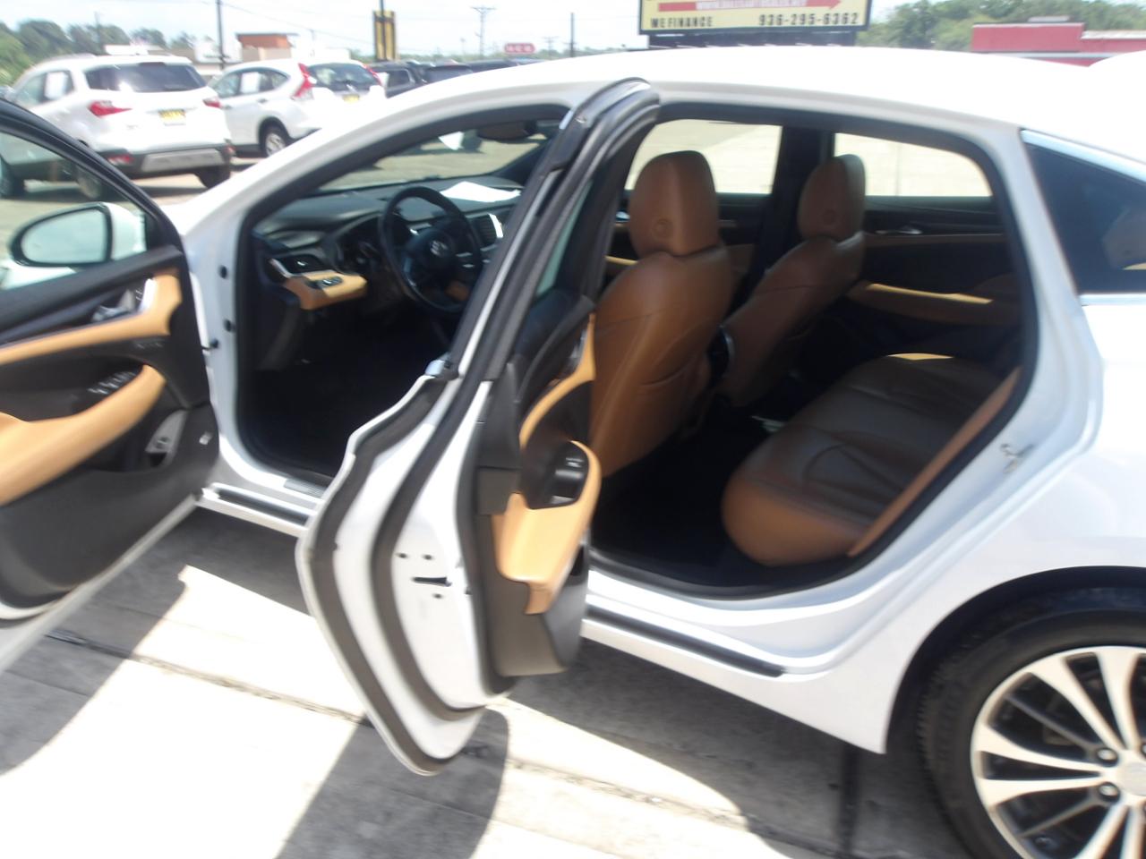 Buick LaCrosse 4dr Sdn Essence FWD 2017