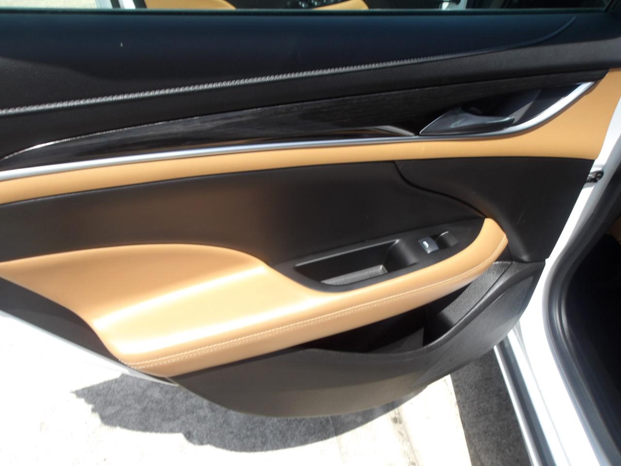 Buick LaCrosse 4dr Sdn Essence FWD 2017