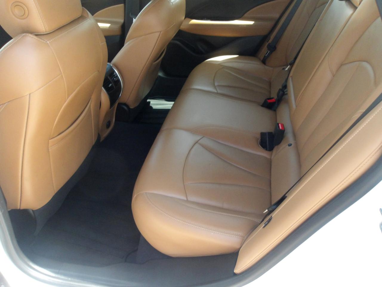 Buick LaCrosse 4dr Sdn Essence FWD 2017