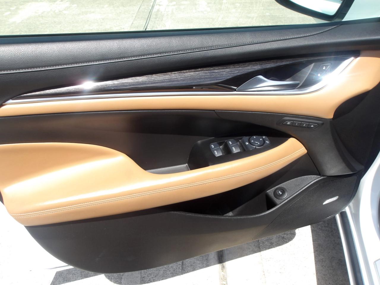 Buick LaCrosse 4dr Sdn Essence FWD 2017