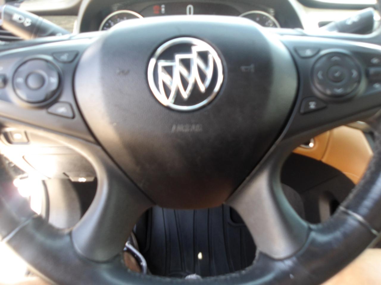 Buick LaCrosse 4dr Sdn Essence FWD 2017