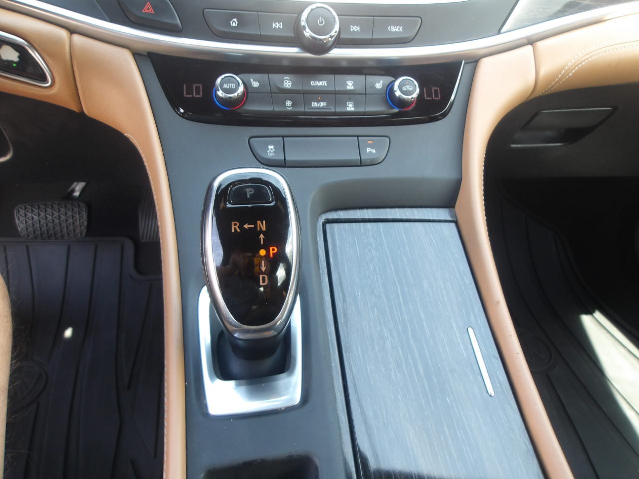 Buick LaCrosse 4dr Sdn Essence FWD 2017