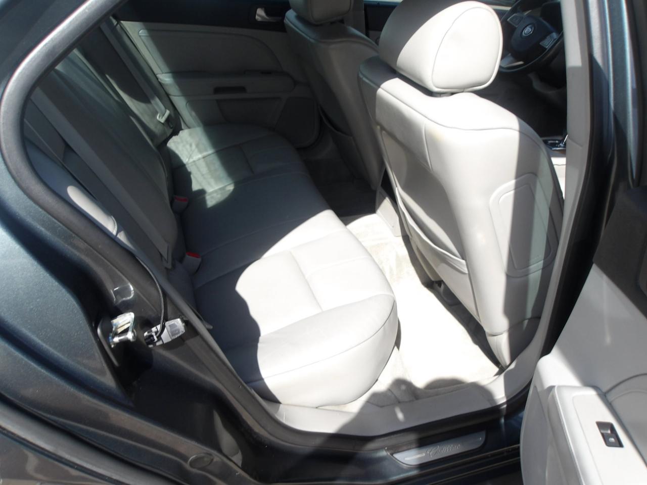 Cadillac STS 4dr Sdn V6 RWD w/1SA 2009