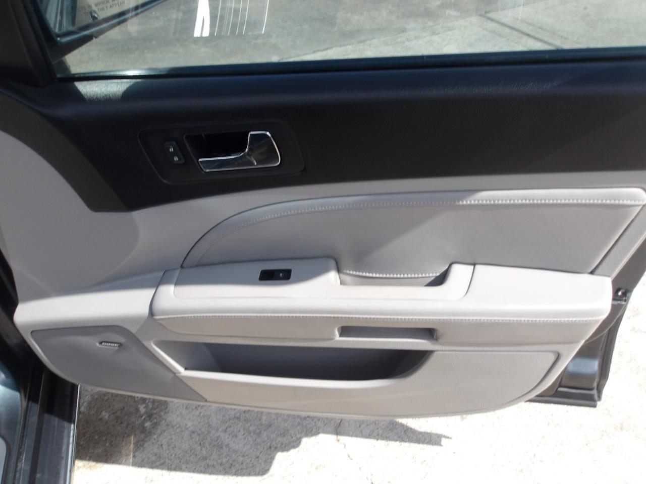 Cadillac STS 4dr Sdn V6 RWD w/1SA 2009