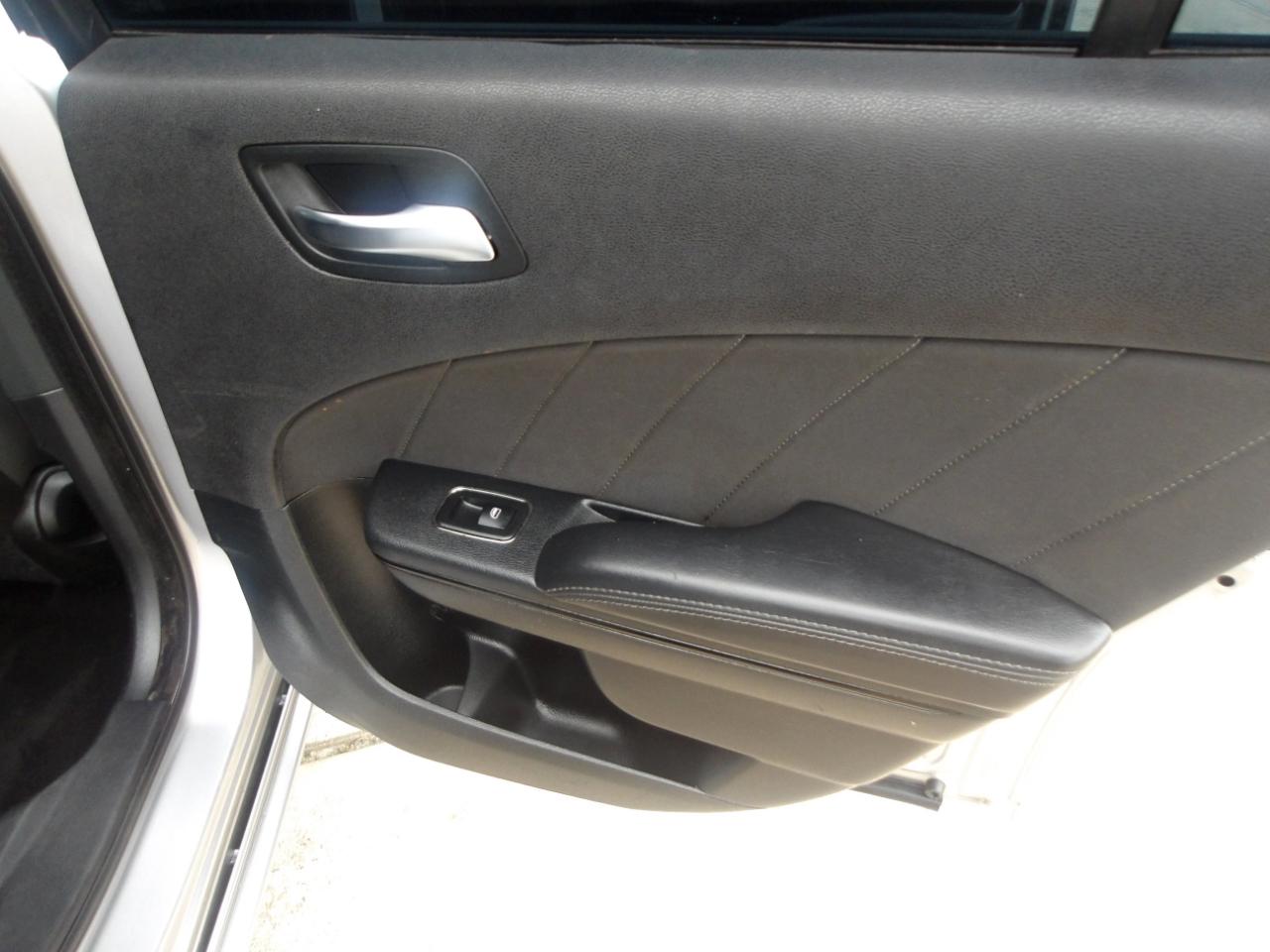 Dodge Charger 4dr Sdn SXT RWD 2016