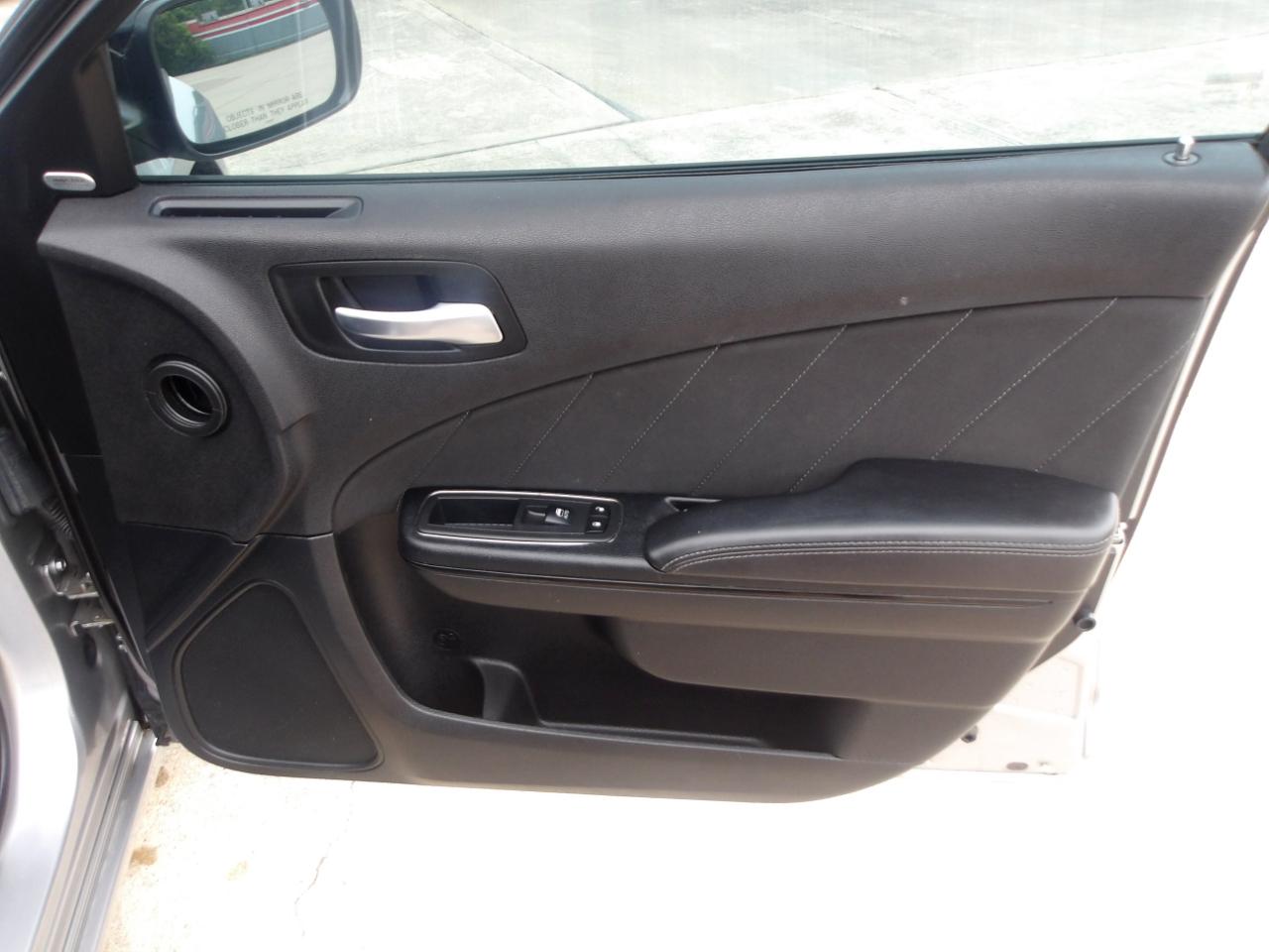 Dodge Charger 4dr Sdn SXT RWD 2016