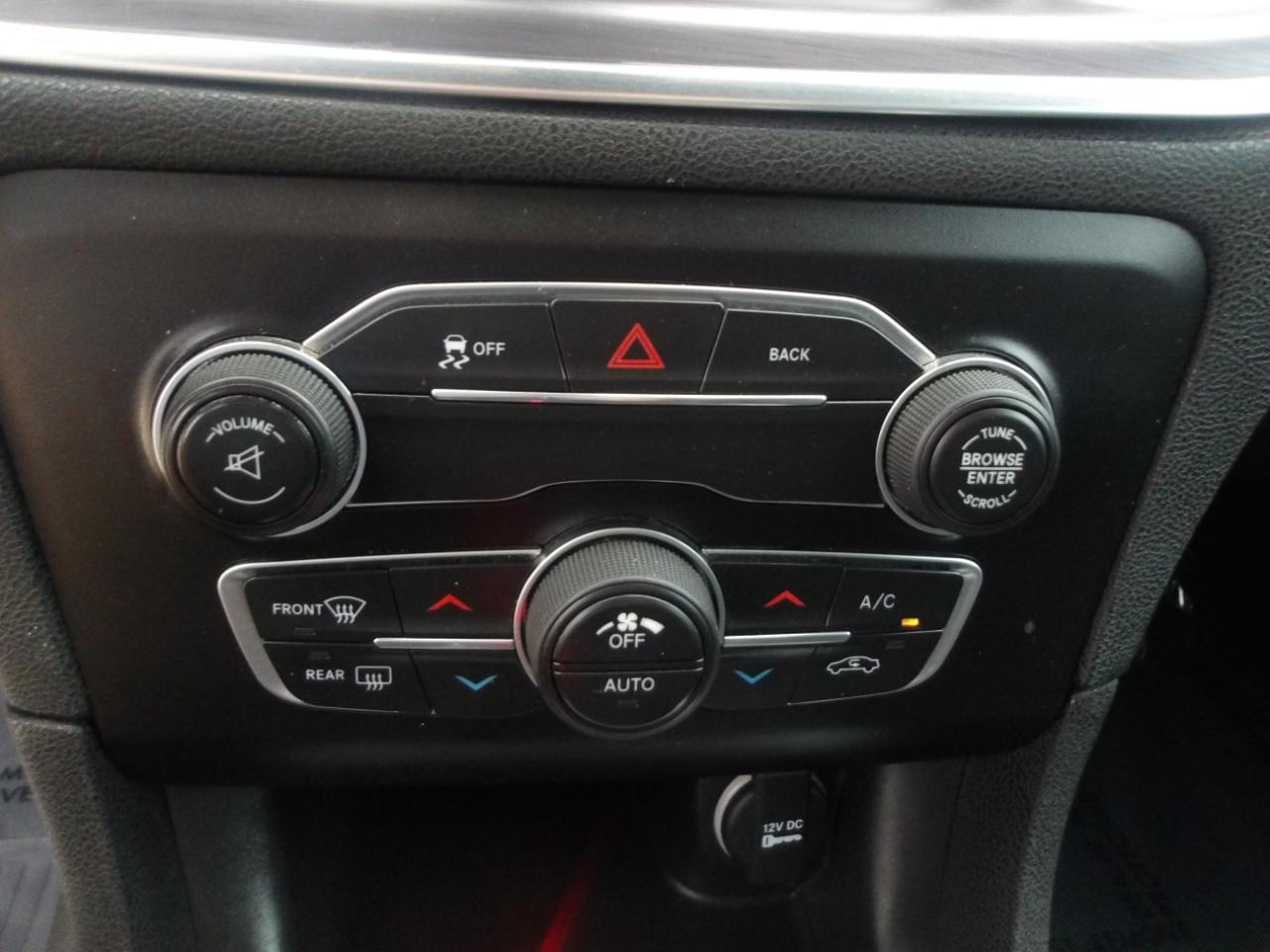 Dodge Charger 4dr Sdn SXT RWD 2016