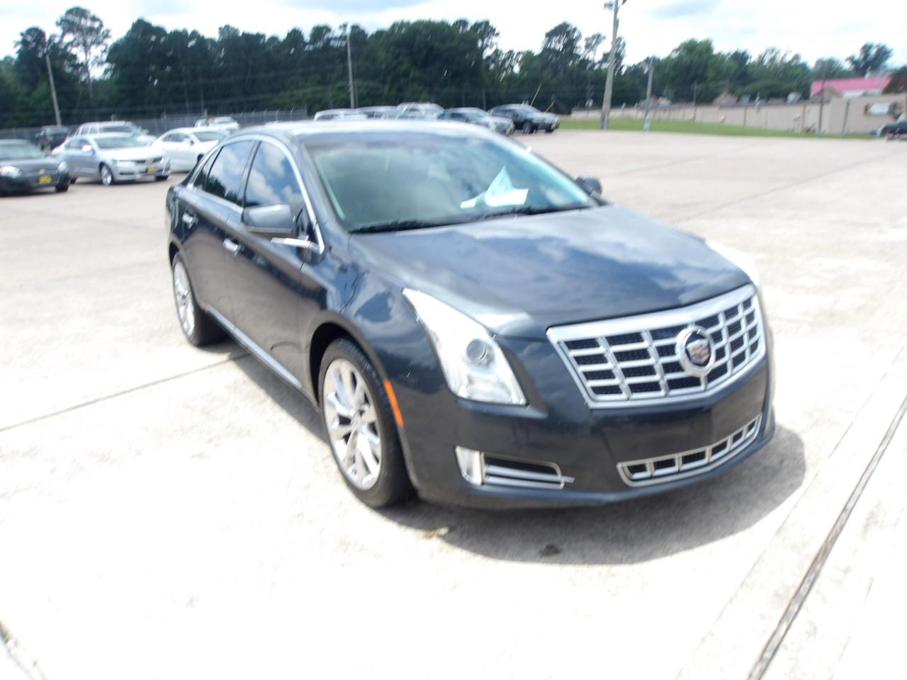 Cadillac XTS 4dr Sdn Luxury FWD 2013