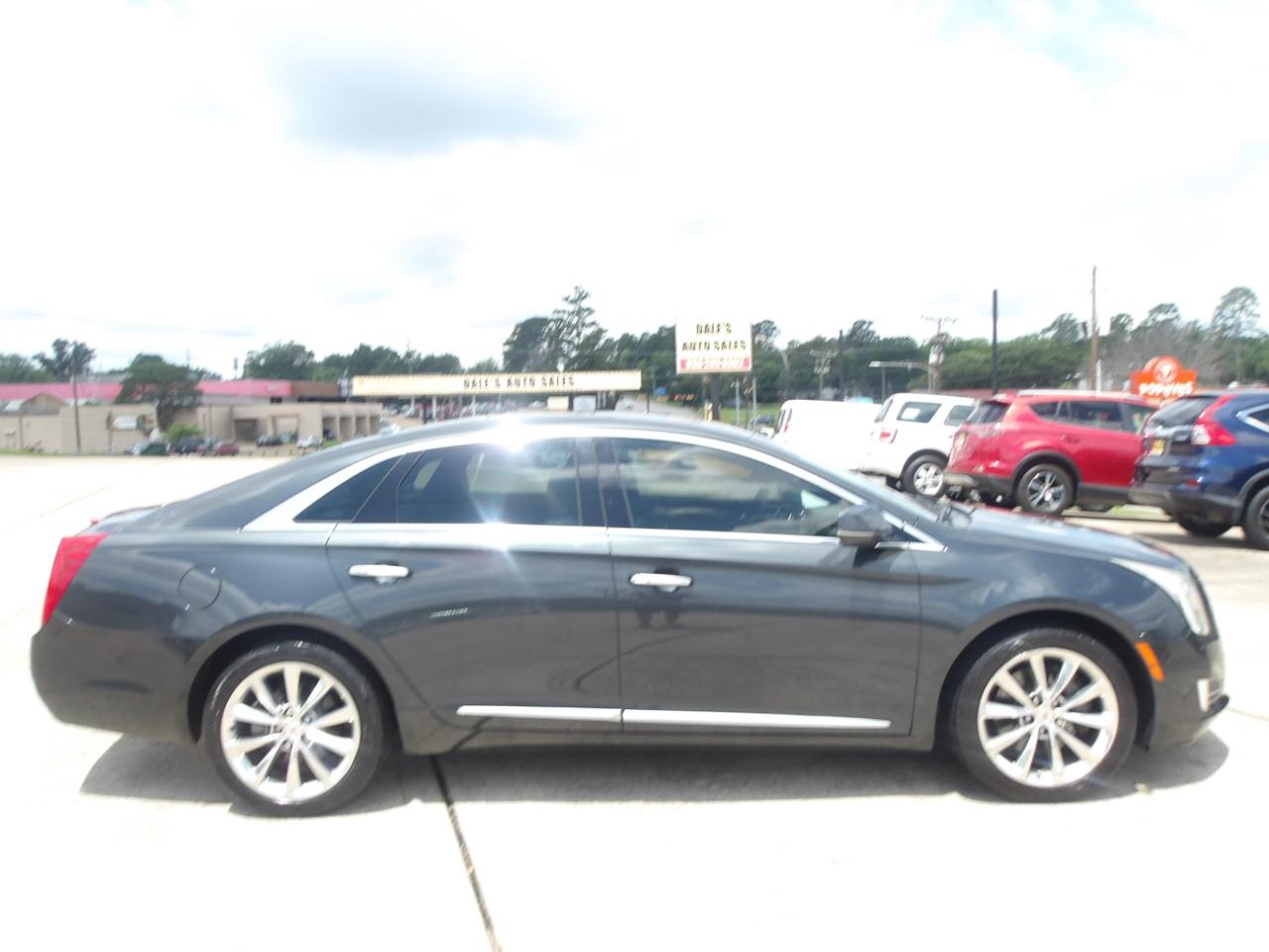 Cadillac XTS 4dr Sdn Luxury FWD 2013