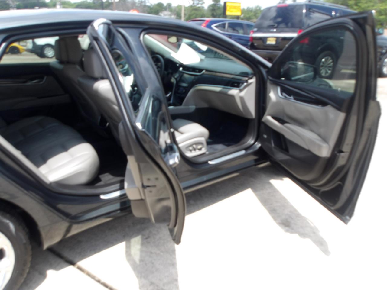 Cadillac XTS 4dr Sdn Luxury FWD 2013