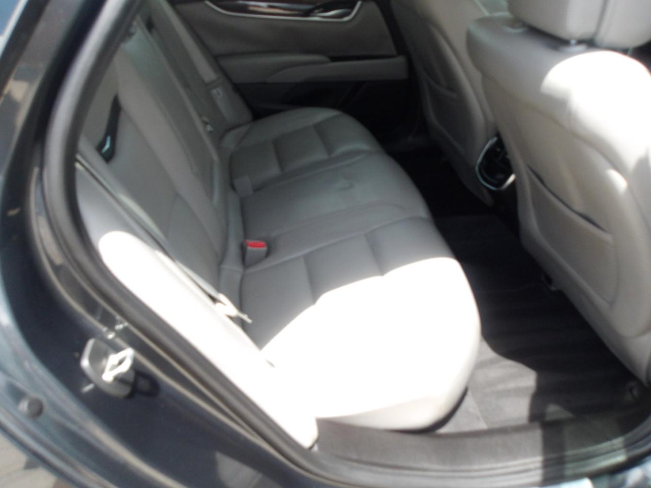 Cadillac XTS 4dr Sdn Luxury FWD 2013