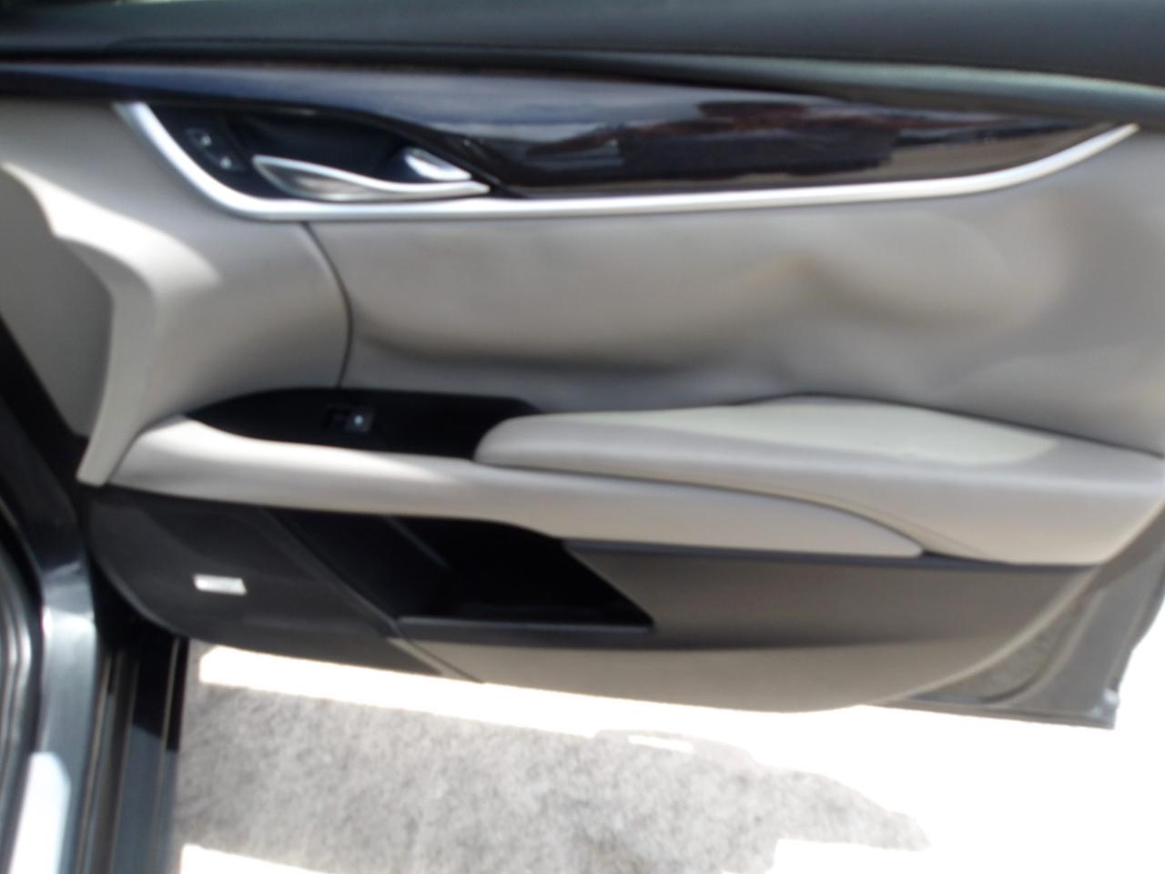 Cadillac XTS 4dr Sdn Luxury FWD 2013