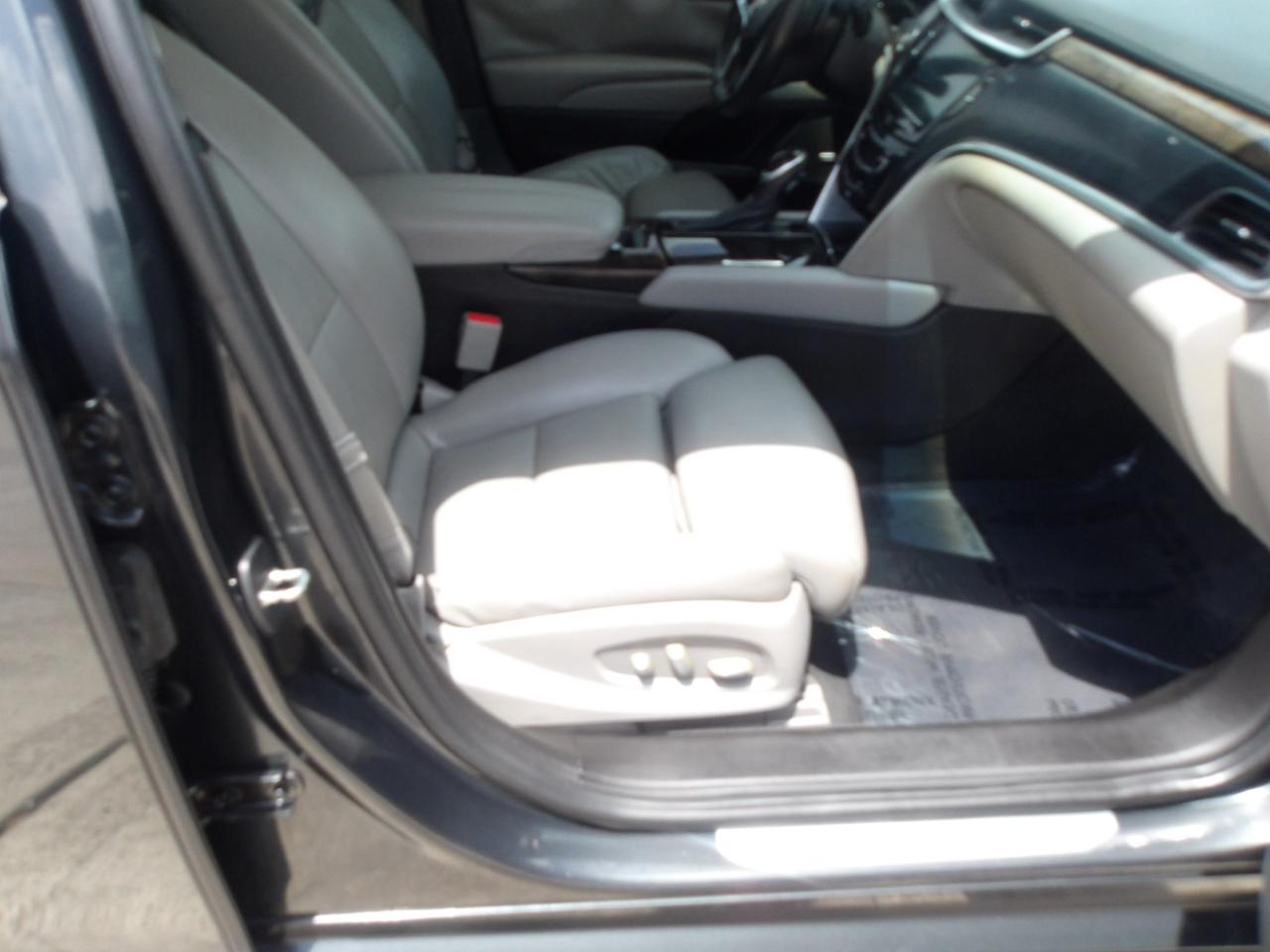 Cadillac XTS 4dr Sdn Luxury FWD 2013