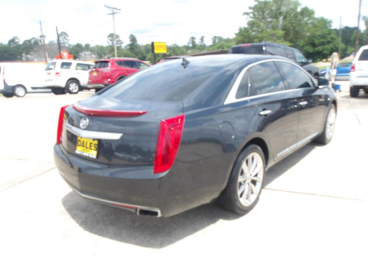 Cadillac XTS 4dr Sdn Luxury FWD 2013