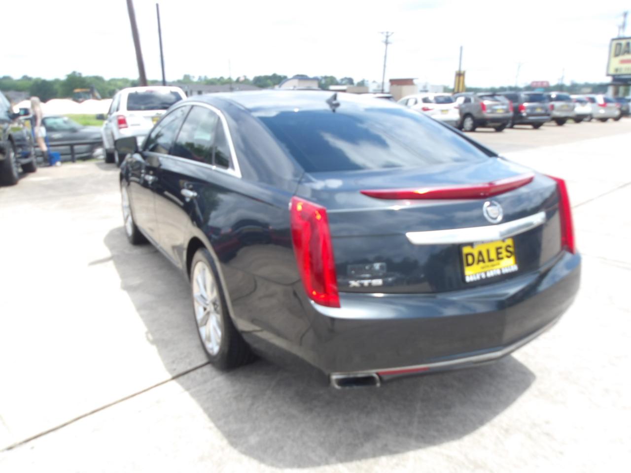 Cadillac XTS 4dr Sdn Luxury FWD 2013
