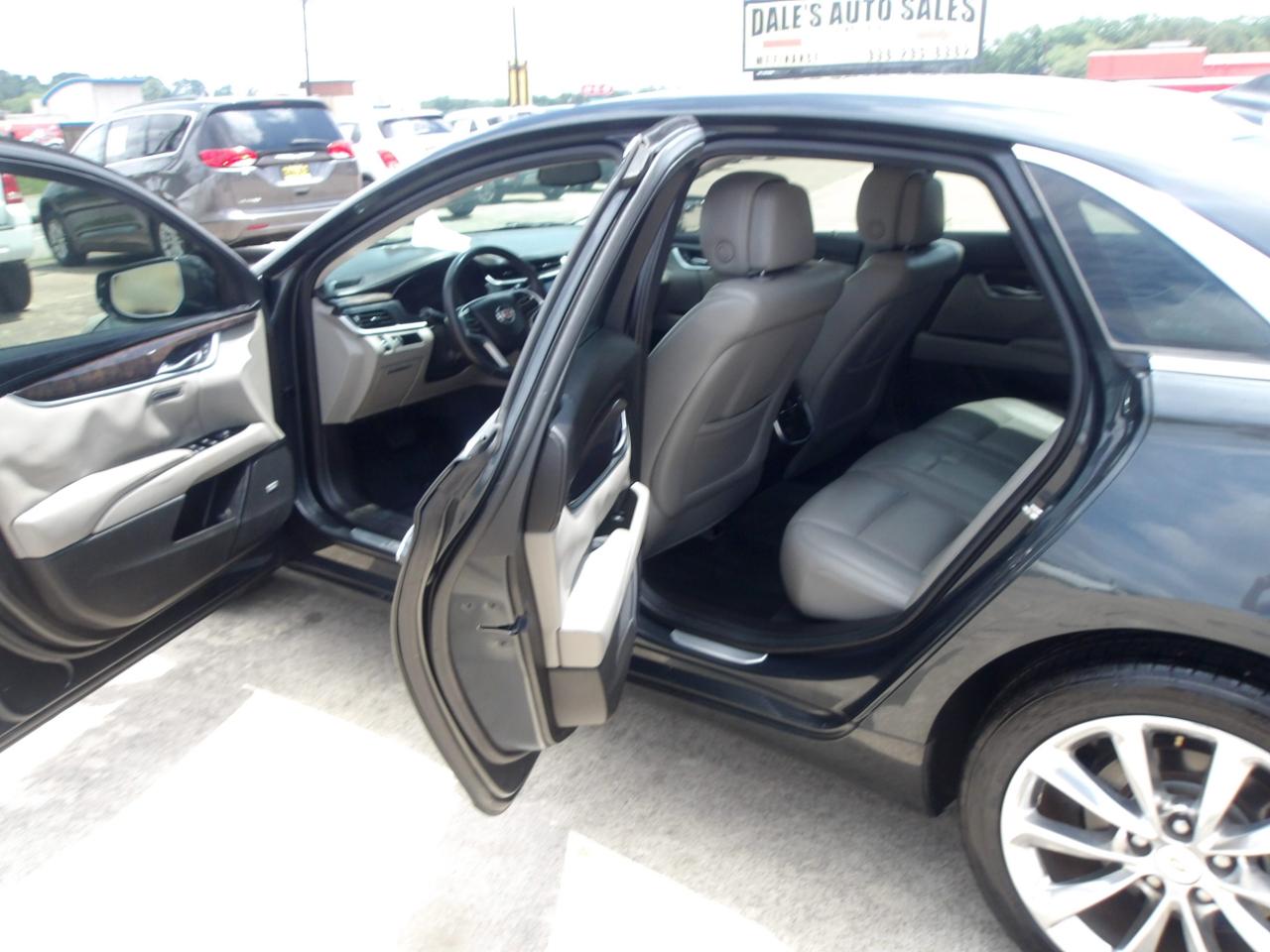 Cadillac XTS 4dr Sdn Luxury FWD 2013
