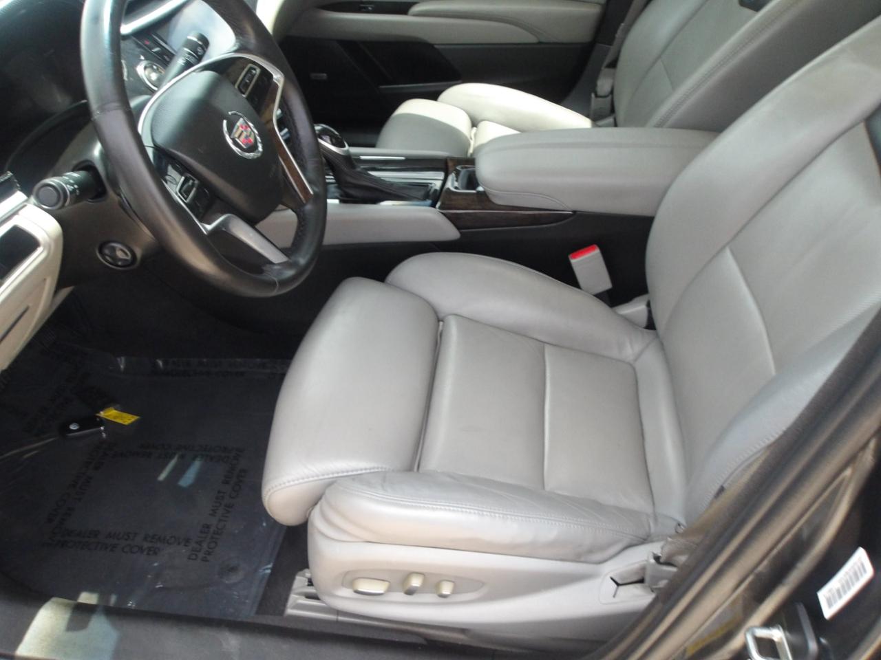 Cadillac XTS 4dr Sdn Luxury FWD 2013