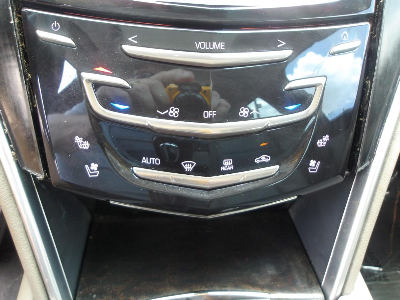 Cadillac XTS 4dr Sdn Luxury FWD 2013